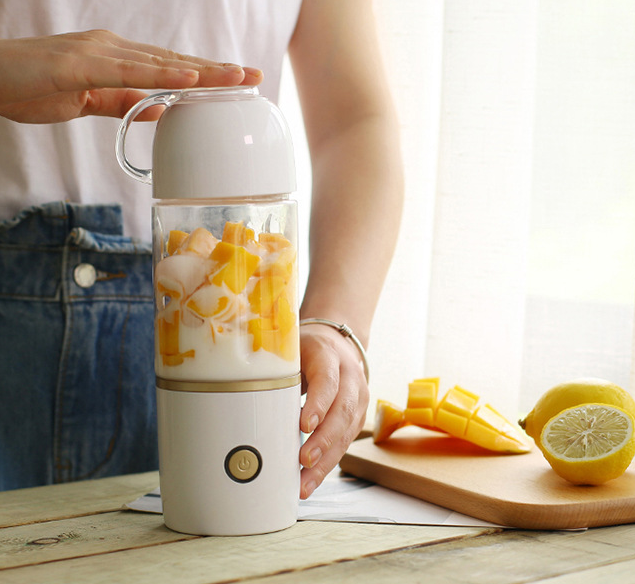 Portable Fruit Juicing Cup